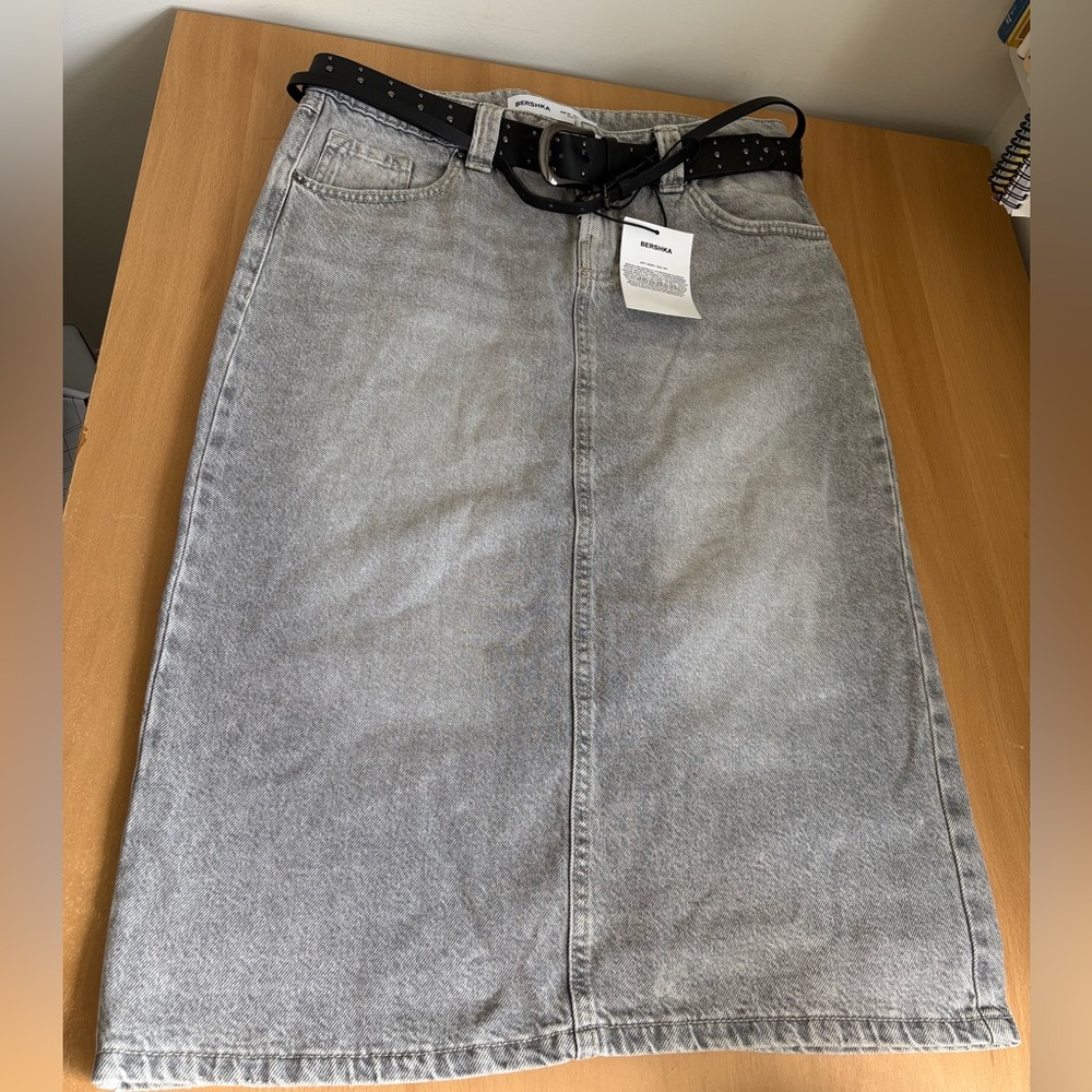 NWT Berksha Light Gray High-Waist Midi Denim Skirt with Belt